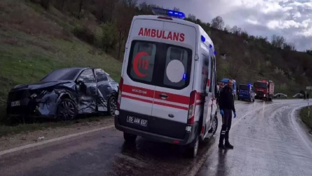Taşova’da Trafik Kazası: 3 Yaralı