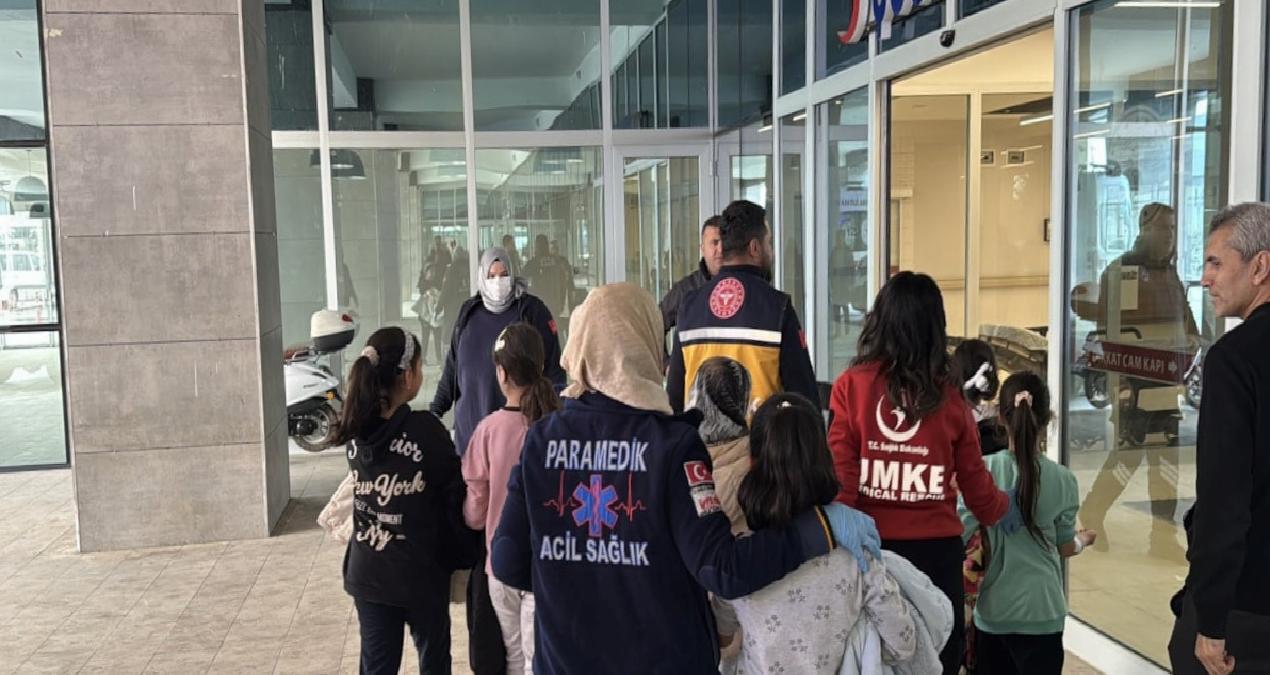 15 öğrenci gıda zehirlenmesi nedeniyle hastaneye kaldırıldı