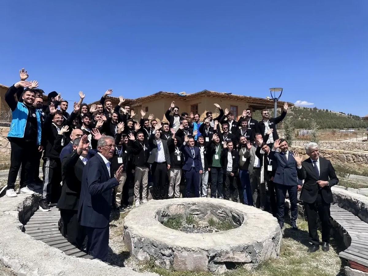 2024’te Gençlik Kamplarına 330 Bin Genç Bekleniyor
