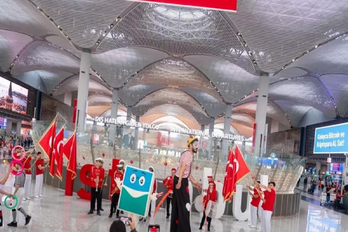 23 Nisan Havalimanı’nda Coşkuyla Kutlandı