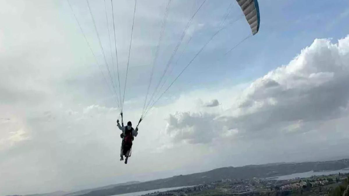 83 Yaşındaki Oya Sepici, Yamaç Paraşütü ile Uçmanın Keyfini Çıkarıyor