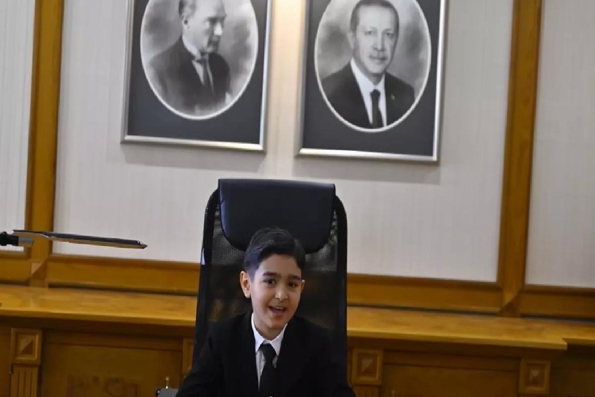 9 Yaşındaki Burak Alp, Büyükelçi Olmanın Keyfini Yaşadı
