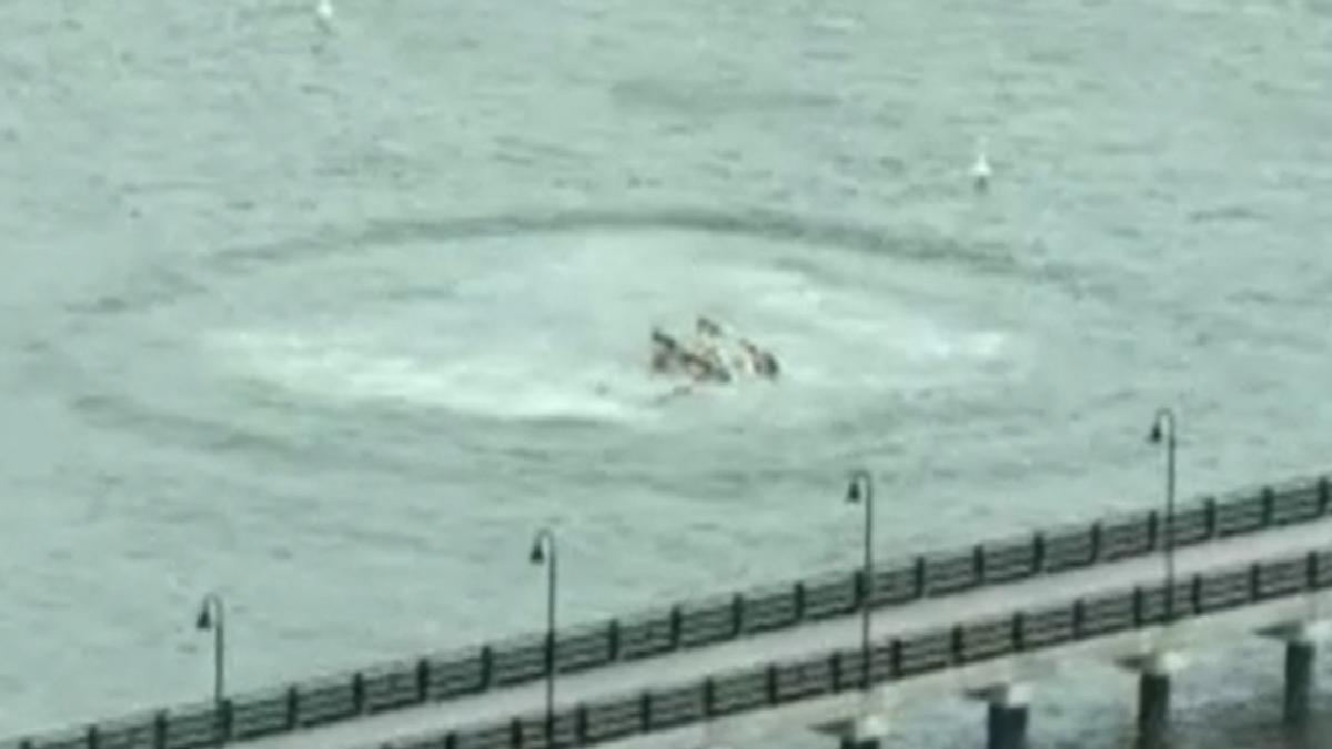 ABD’de helikopter Hudson Nehri’ne düştü: 6 ölü