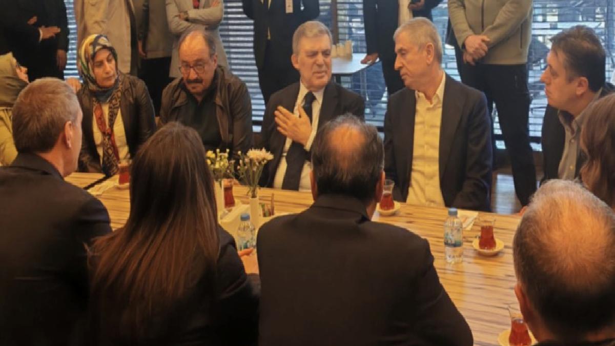 Abdullah Gül, Sırrı Süreyya Önder’in tedavi gördüğü hastaneyi ziyaret etti
