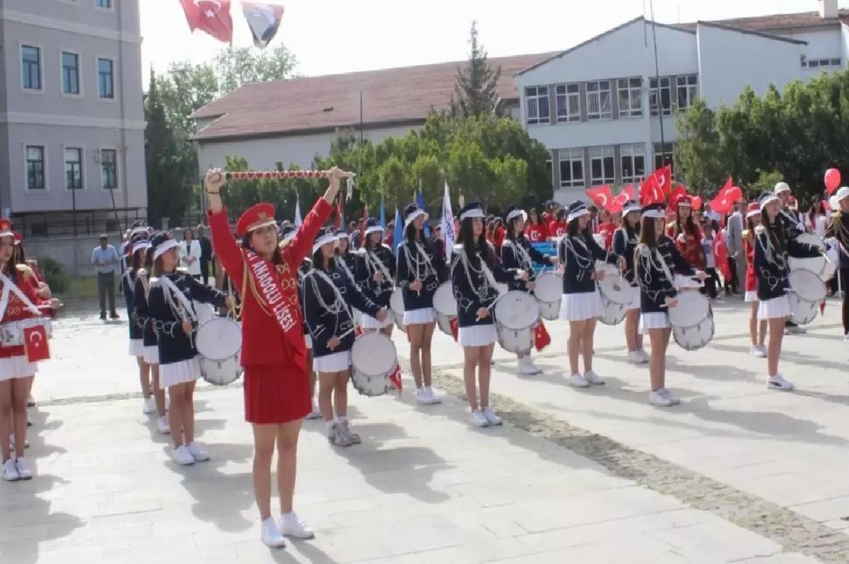 Adana, Mersin ve Osmaniye’nin ilçelerinde 23 Nisan Ulusal Egemenlik ve Çocuk Bayramı kutlandı