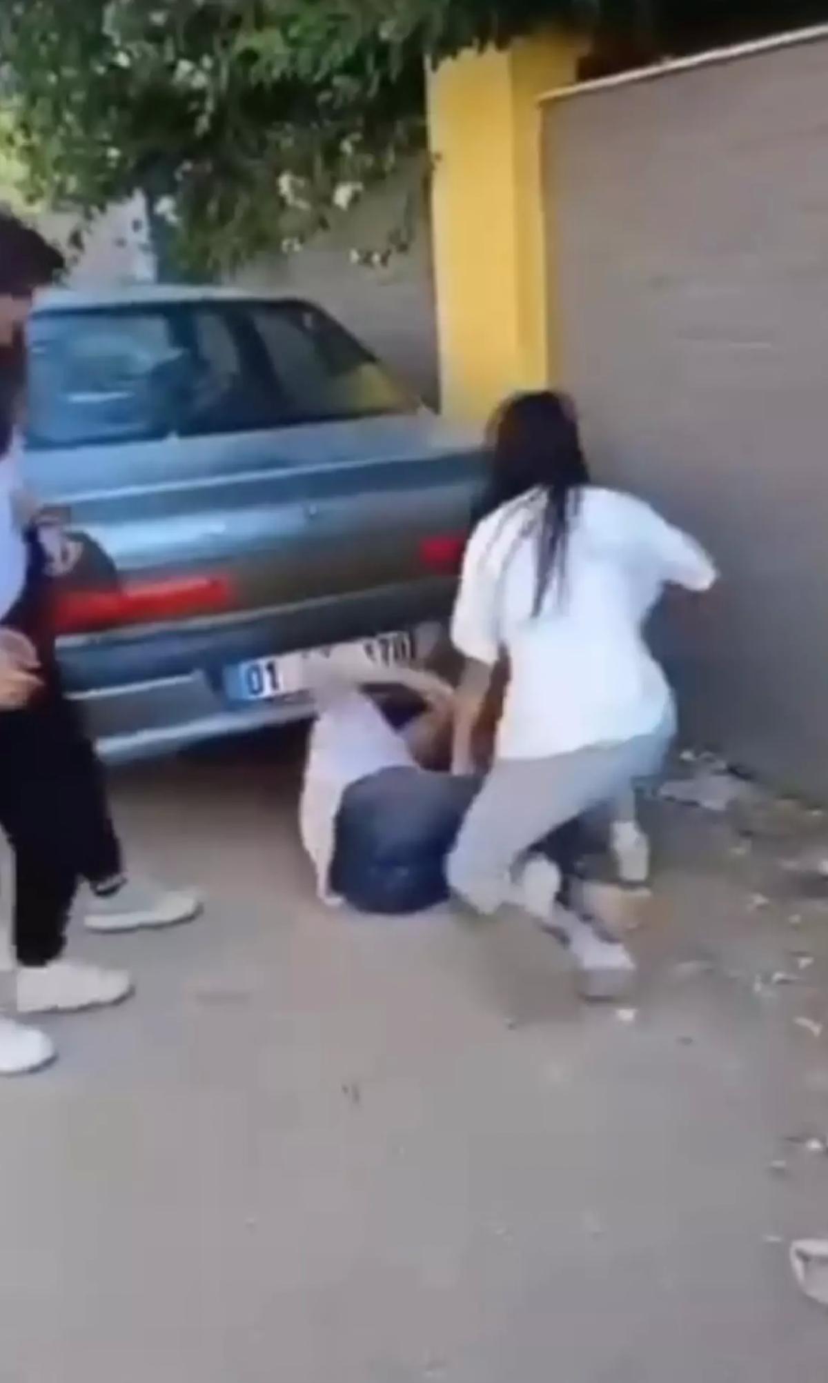Adana’da Kız Kavgası Kamerada