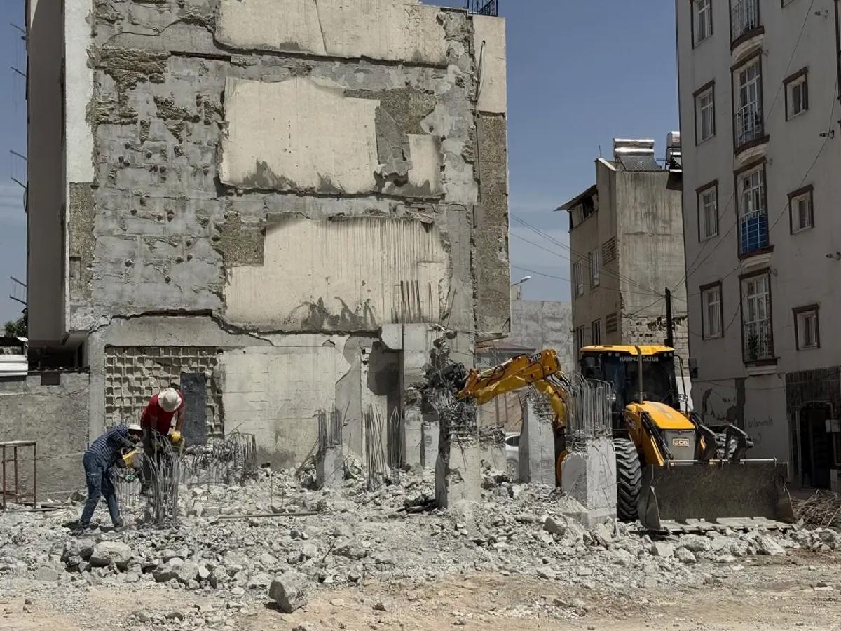 Adıyaman’da Aykırı Yapı Yıkıldı