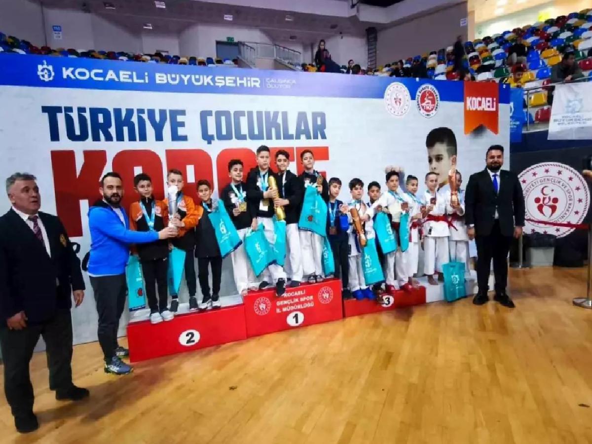 Afyonkarahisar’ın Minik Karatecileri Başarıya Doymuyor