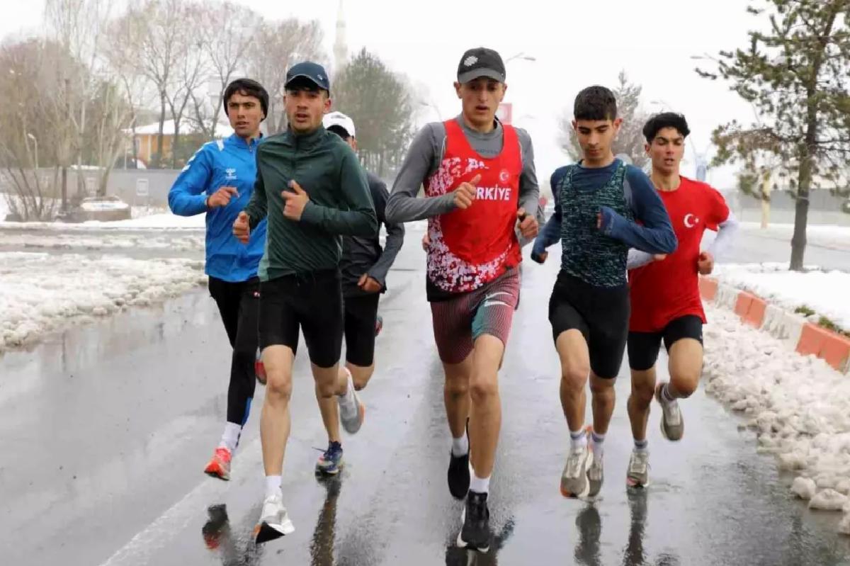 Ağrı’da Kurtuluş Koşusu Düzenlendi