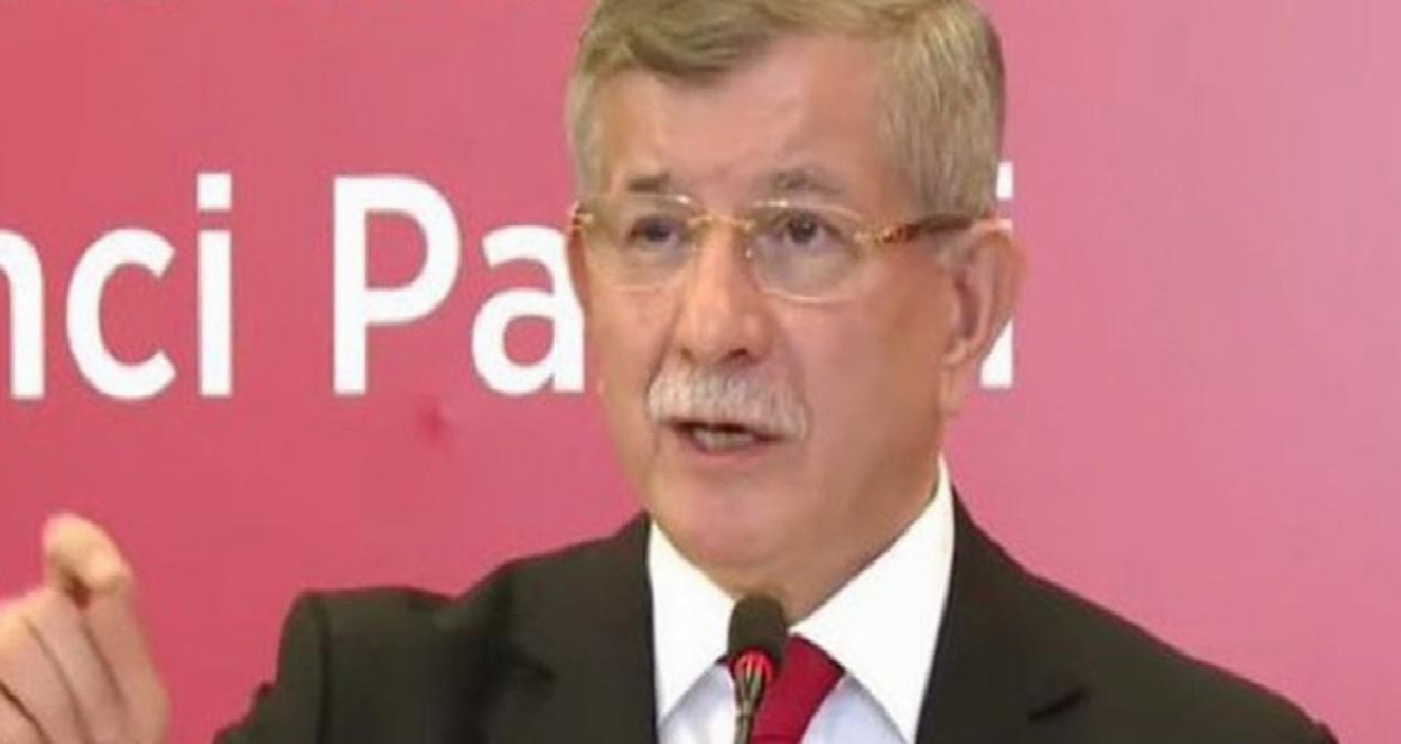 Ahmet Davutoğlu’nun bu fotoğrafı sosyal medyada gündem oldu