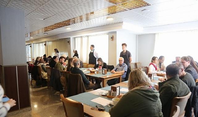 Akıncılar Huzurevi Sakinleri Liseli Aşçılarla Yemek Yarışması Yaptı