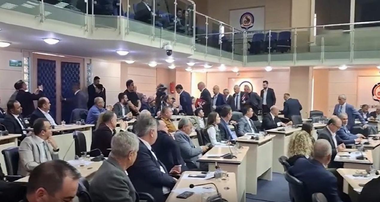AKP’lileri kızdıran isim değişikliği! Salonu terk ettiler