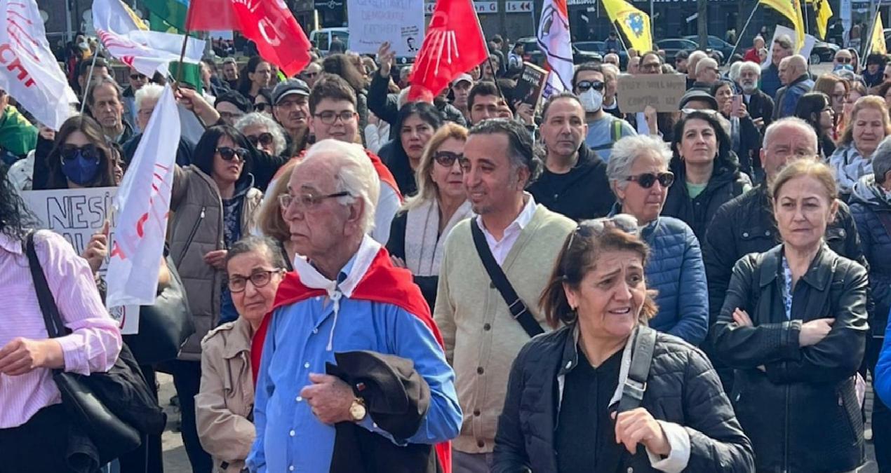 Almanya’da binlerce kişi ‘hak, hukuk, adalet’ için yürüdü