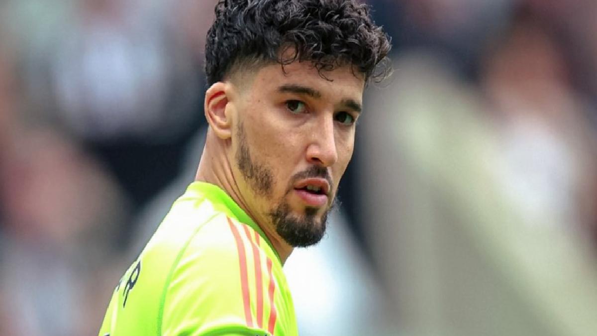 Altay Bayındır, Premier Lig’de ilk maçına çıktı