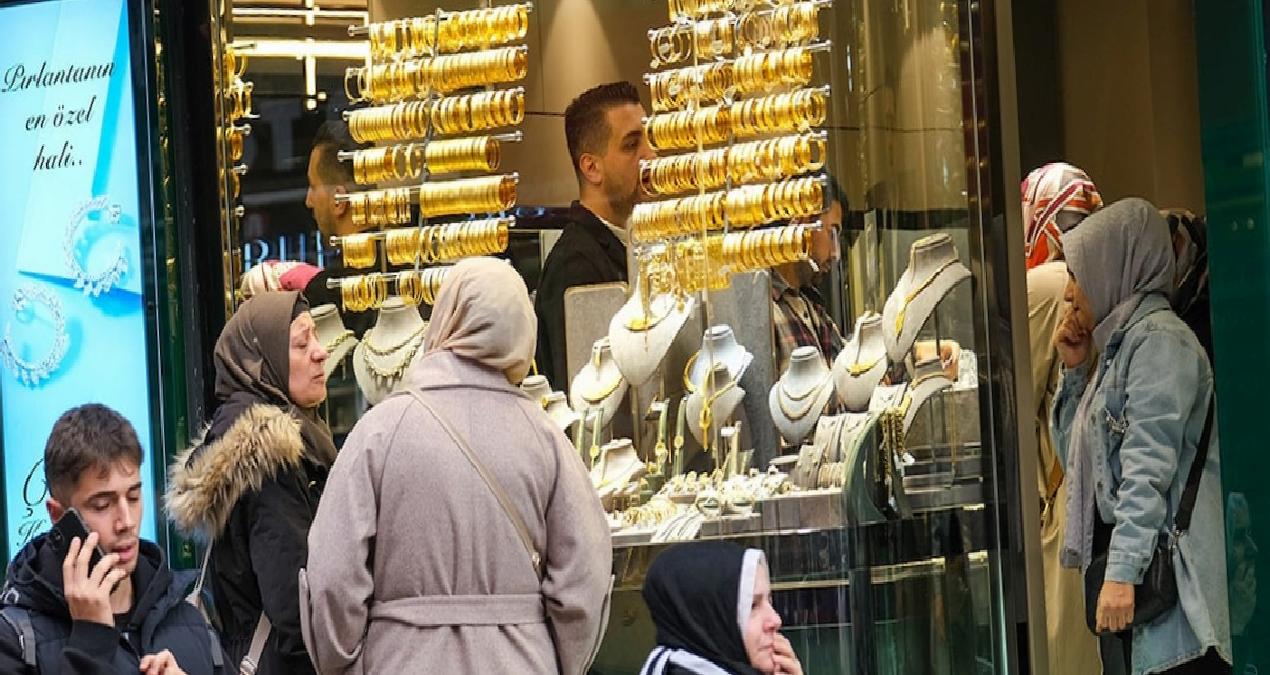 Altın fırladı, yatırımcılar tetikte: Yeni bir rekor daha mı geliyor?