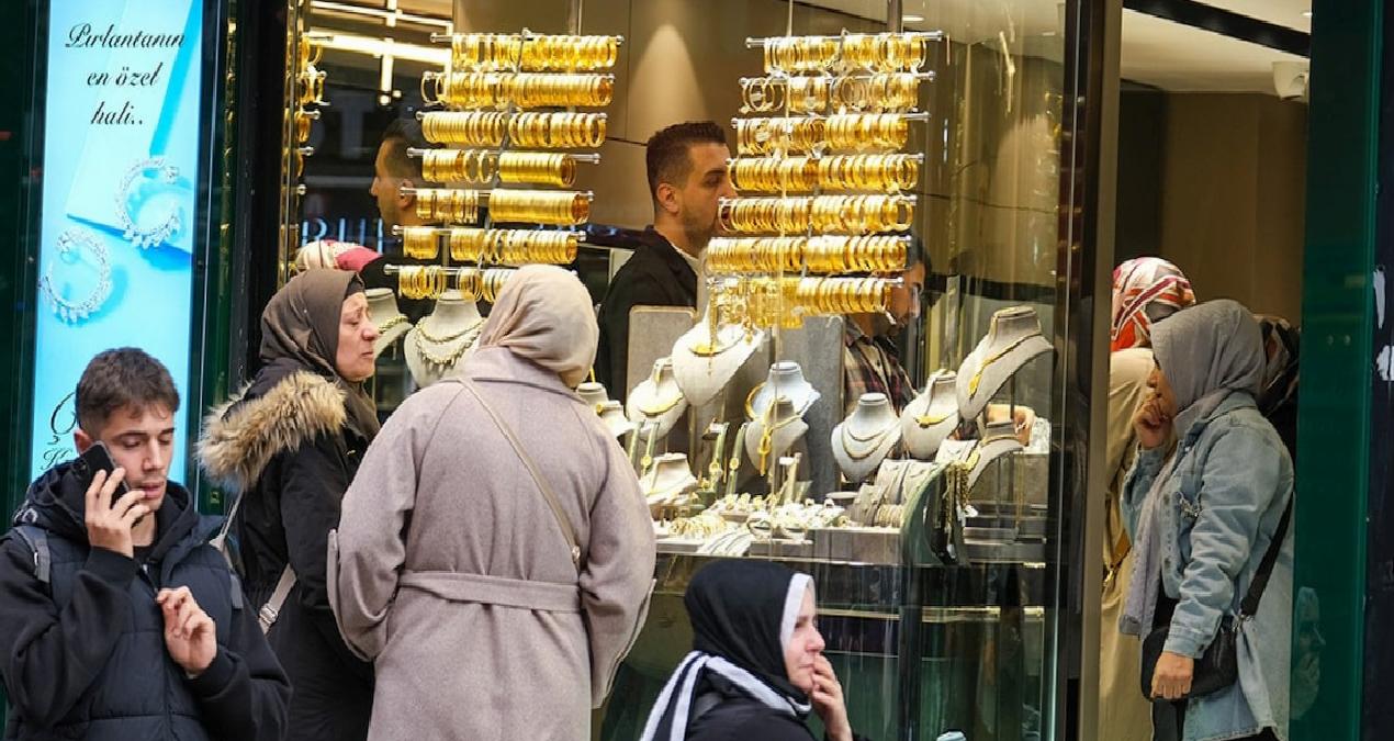 Altın fiyatları yükseldi: Şimdi almak mı satmak mı daha mantıklı?