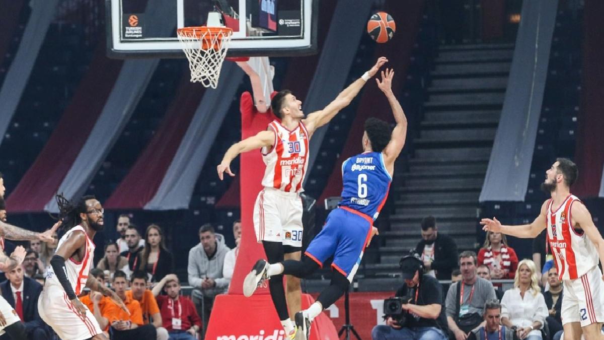 Anadolu Efes, Kızılyıldız’ı deplasmanda yendi