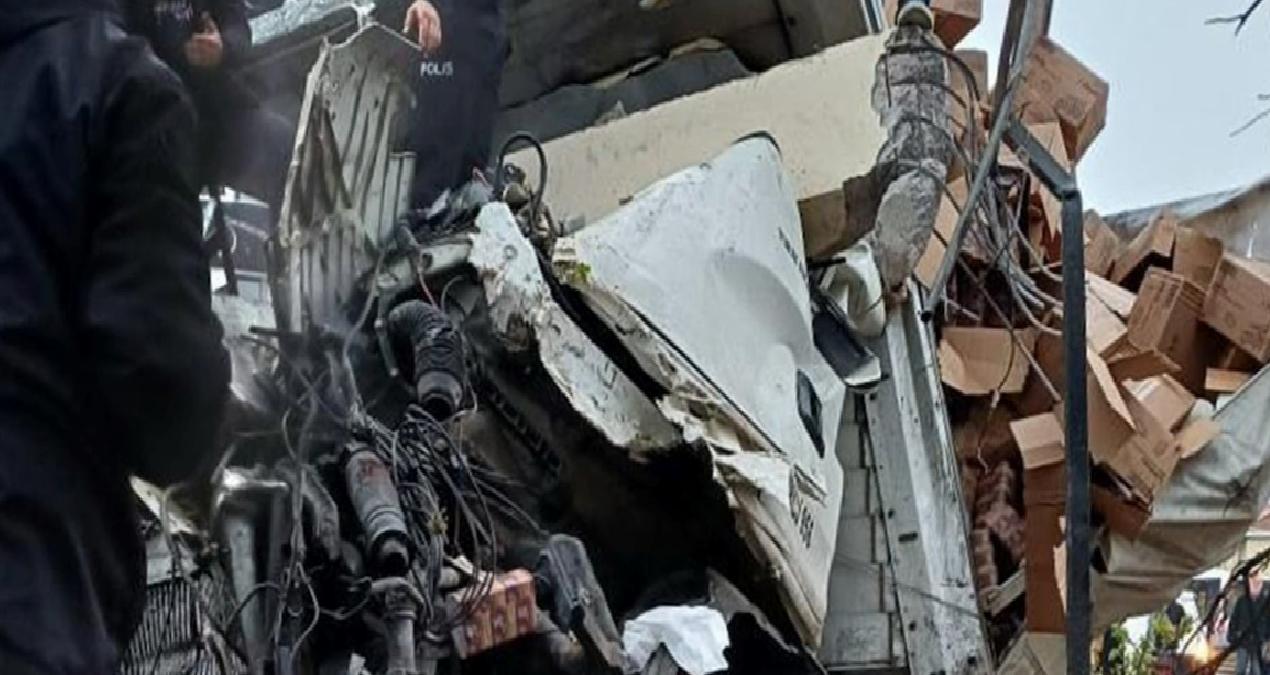 Ankara’da TIR duvara çarptı: 1 ölü