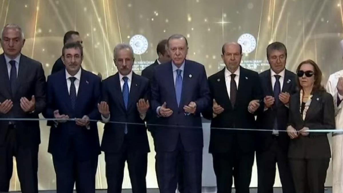 Antalya Havalimanı, yeni terminalleriyle hizmete açıldı