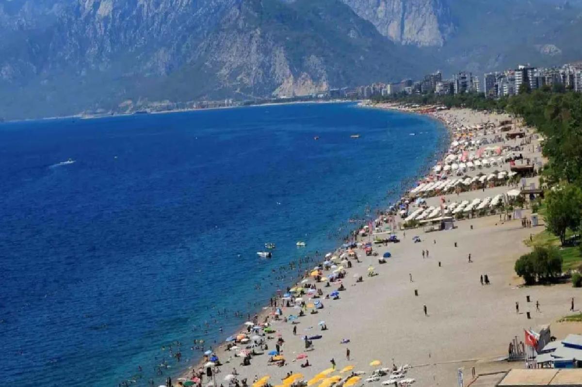 Antalya’da bayram tatiline yağmur engeli