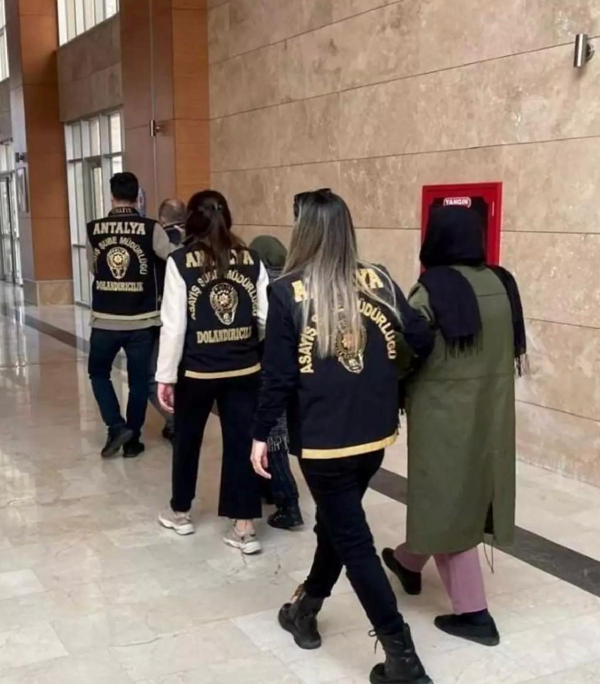 Antalya’da Dolandırıcı Hocalar Tutuklandı
