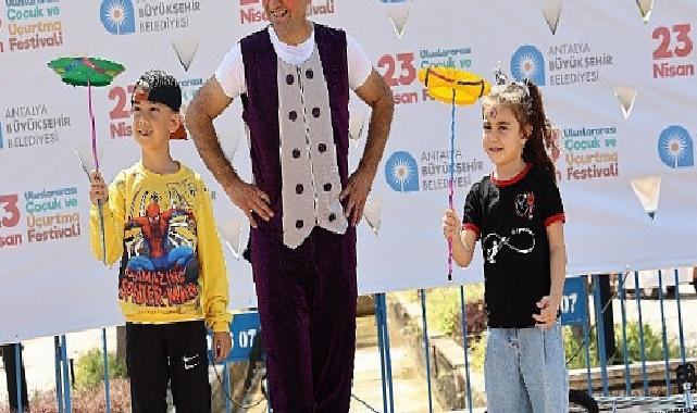 Antalyalı çocuklar 23 Nisan’ı dolu dolu kutluyor