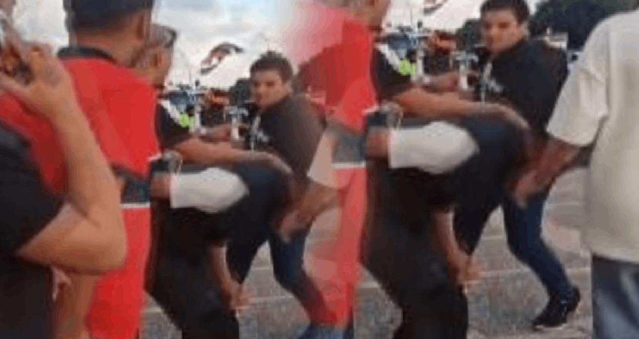 Araya aldıkları genci muştayla yumruklayıp, tekmelediler