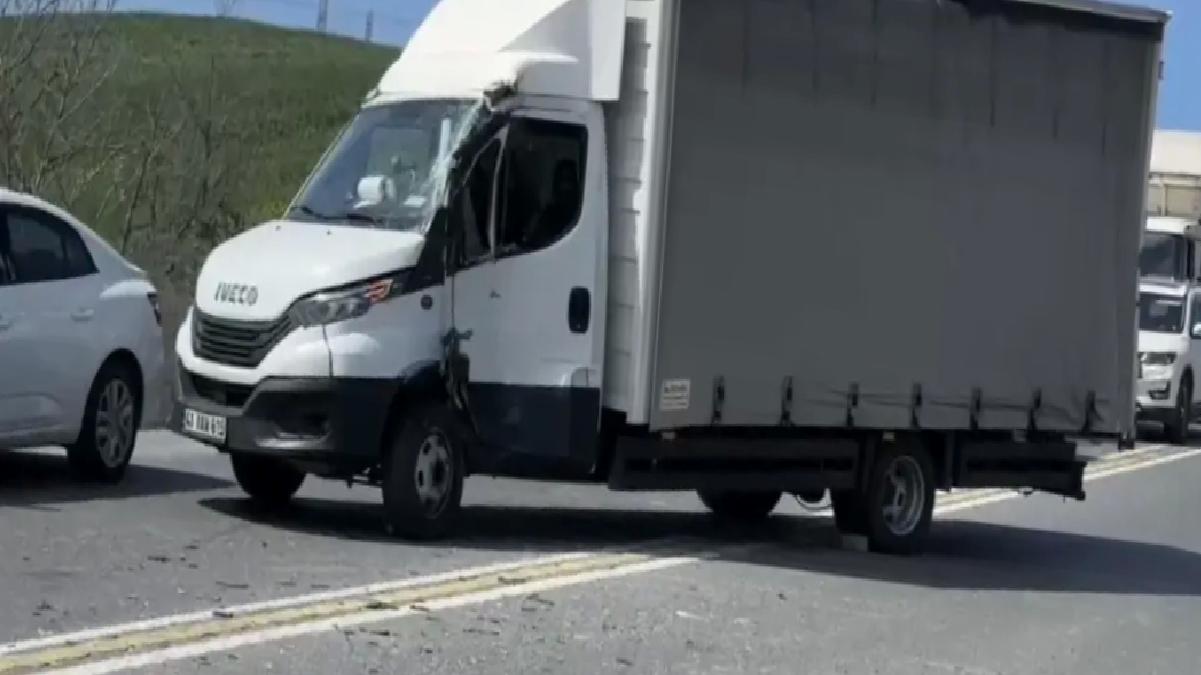 Arnavutköy’de Kaza: Kamyonet Şoförü Yaralandı