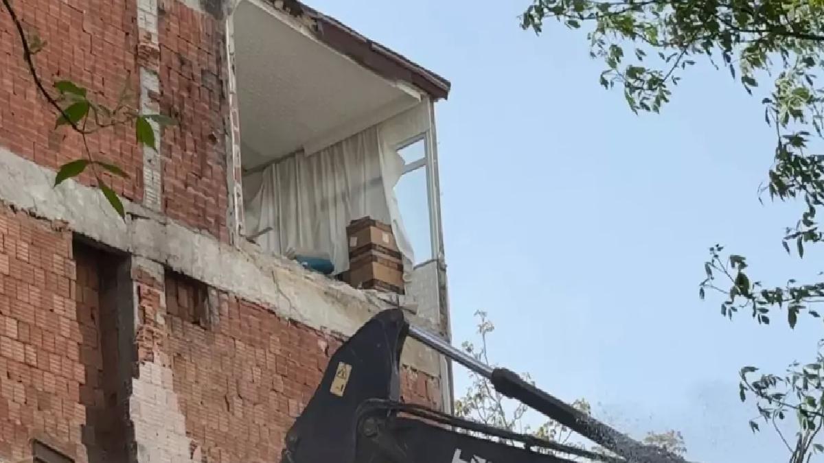 Avcılar’da Yıkımda Şaşkınlık: Duvarlar Yok!