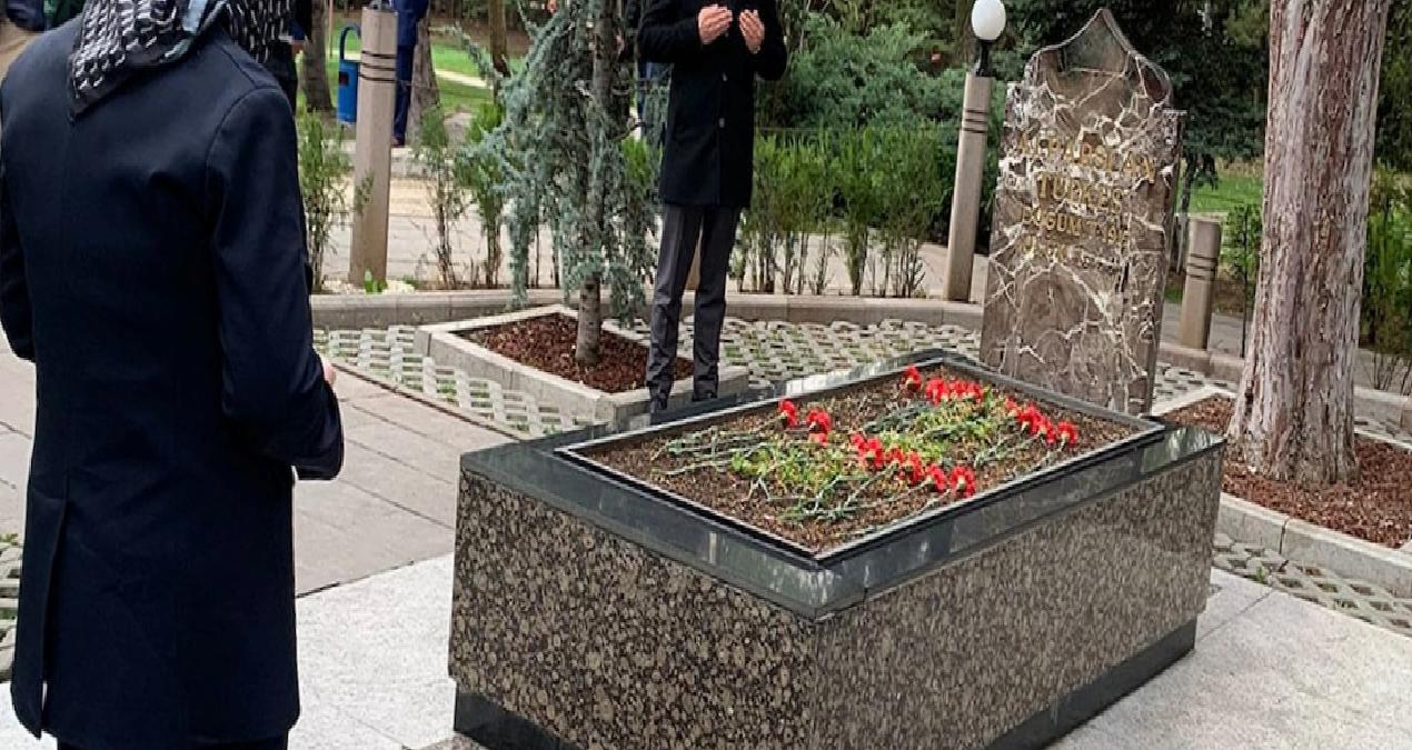 Ayyüce Türkeş, babası Alparslan Türkeş’i kabri başında ziyaret etti