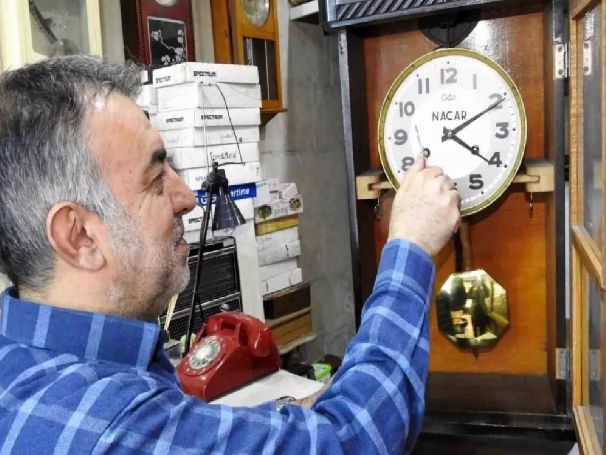 Baba Mesleği Saat Tamirciliği Yaşatılıyor