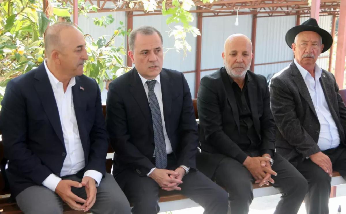 Bakanlar Çavuşoğlu Ailesine Taziye Ziyaretinde Bulundu