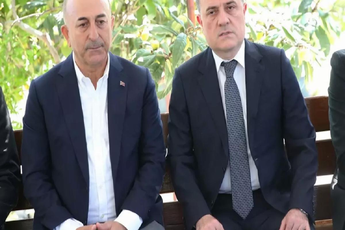 Bakanlar Çavuşoğlu’na Taziye Ziyaretinde Bulundu