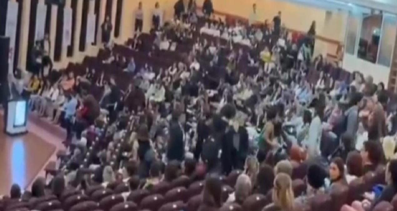 Başhekim kürsüye geldi, öğrenciler salonu terk etti!