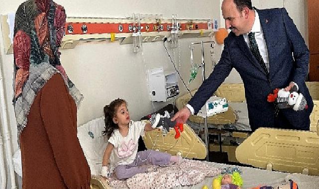 Başkan Altay SÜ Tıp Fakültesi’nde Tedavi Gören Hastaları Ziyaret Etti