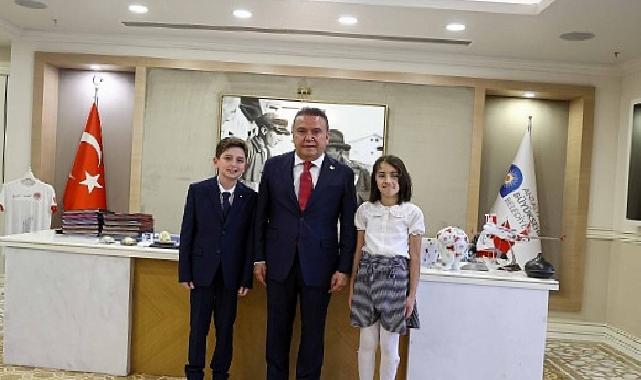 Başkan Böcek makamını çocuk başkana devreti