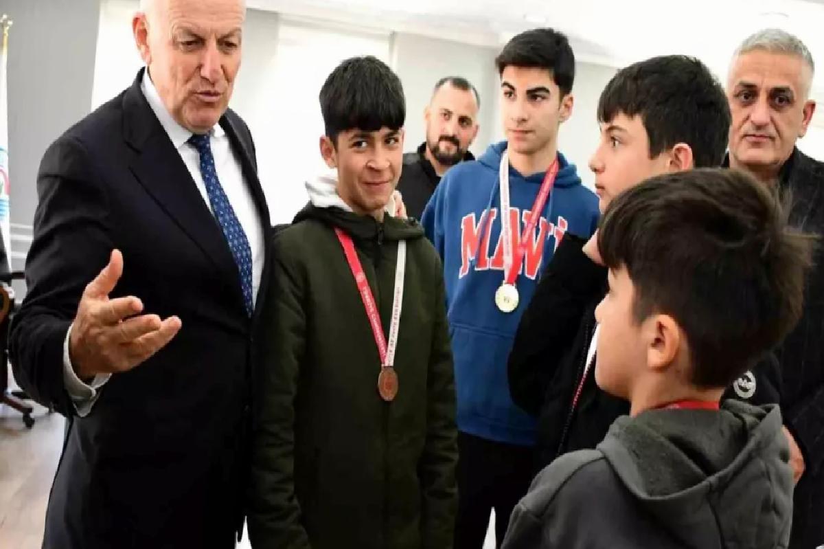 Başkan Kul, Başarılı Sporcuları Ağırladı