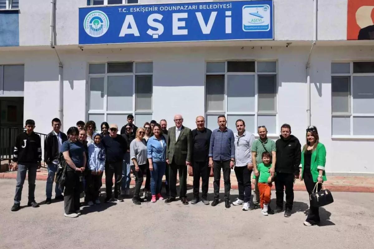 Başkan Kurt, Aşevi’ni Ziyaret Etti ve Ekonomik Krize Dikkat Çekti