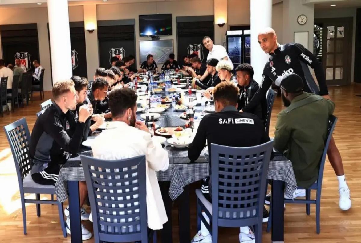 Beşiktaş Yönetimi Takımla Buluştu