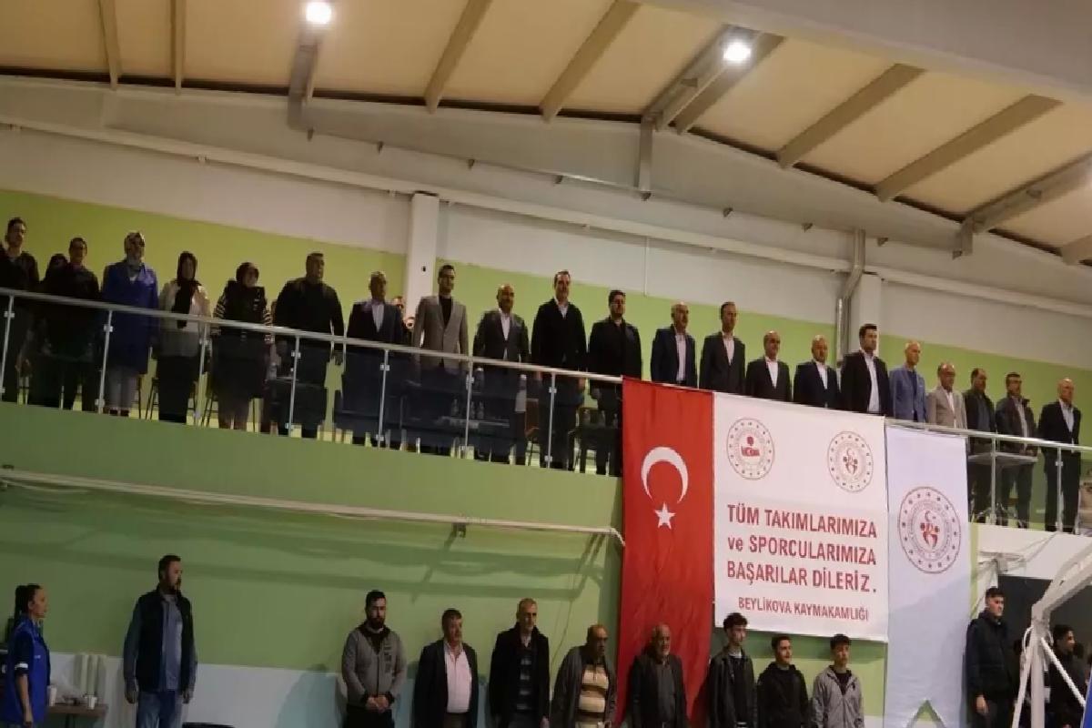 Beylikova Voleybol Turnuvası’nda Şampiyon Emircik