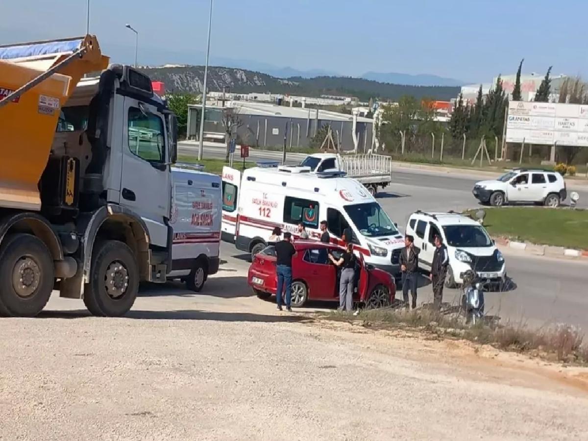 Bilecik’te Otomobil ve Motosiklet Çarpıştı: 3 Yaralı