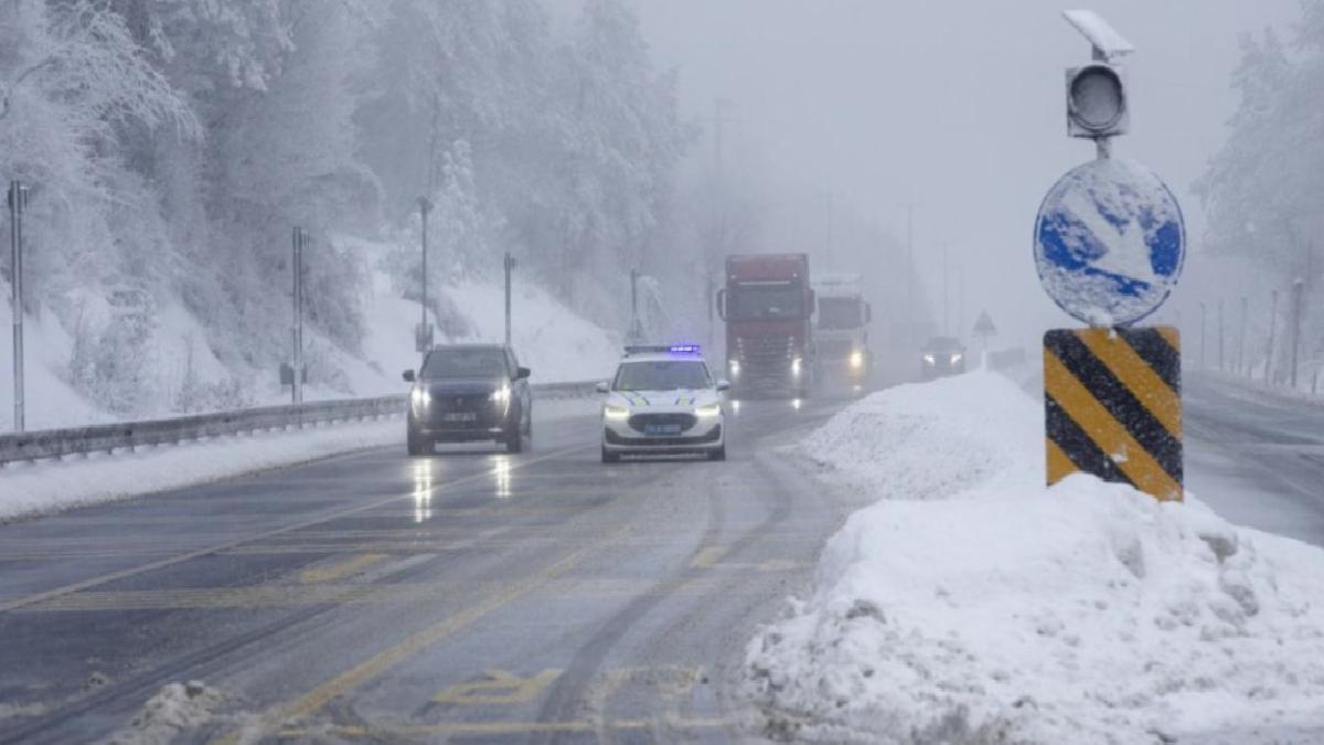 Bolu Dağı geçişi ulaşıma kapandı