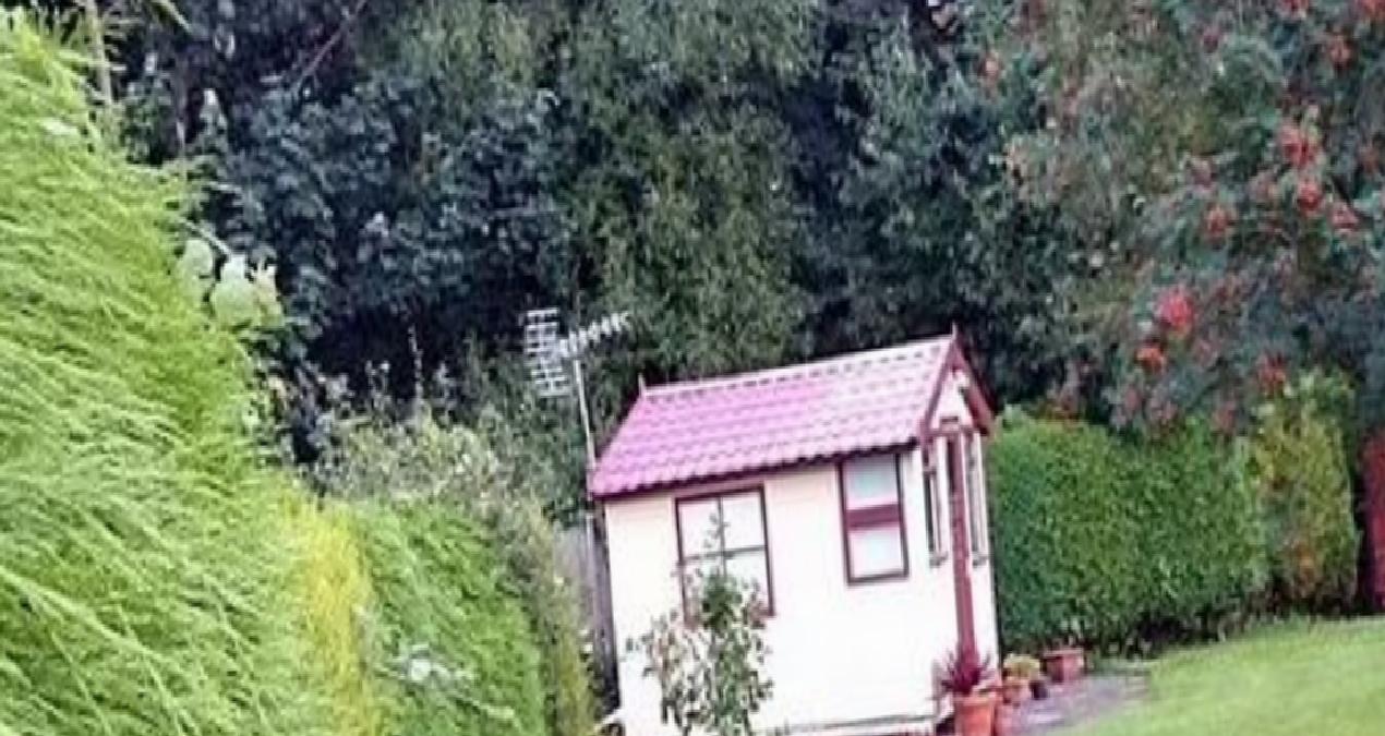 Burada 32 yıldır otopark dışında giyinik olmak yasak!