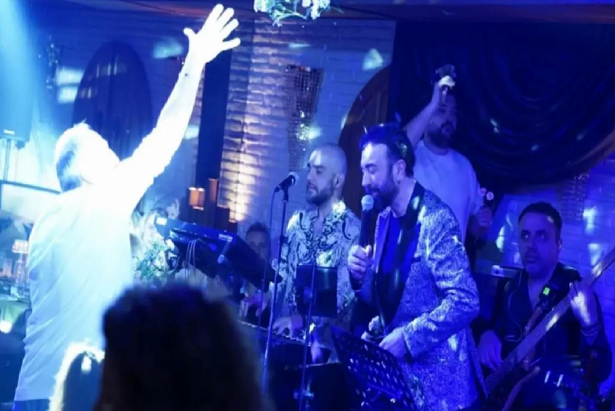 Burçin Bildik, sahnelere geri döndü; Aydan Şener sirtaki show yaptı