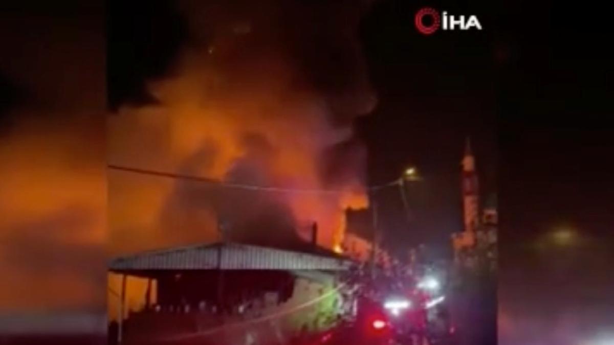 Bursa’da 2 katlı evde çıkan yangın diğer evlere sıçradı