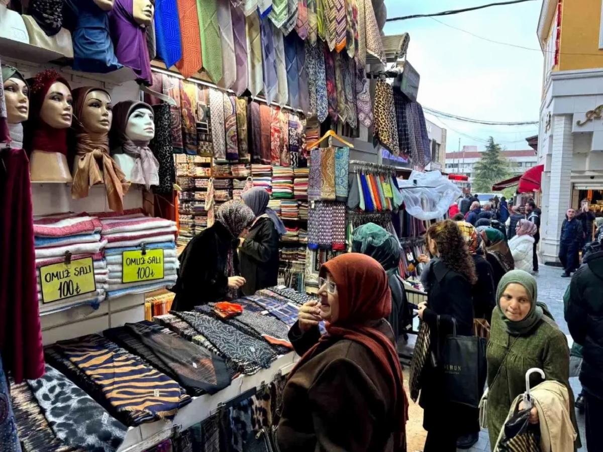 Bursa’da Boykot Çağrısına Rağmen Alışveriş Devam Etti