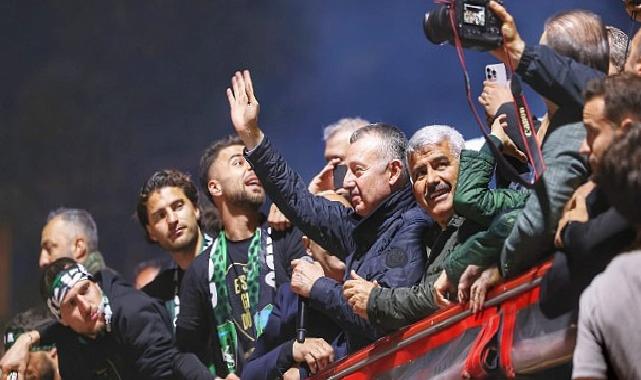 Büyükakın’a taraftardan büyük sevgi gösterisi