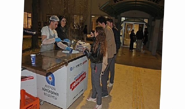 Büyükşehir’den sınav haftasında öğrencilere sıcak çorba ikramı