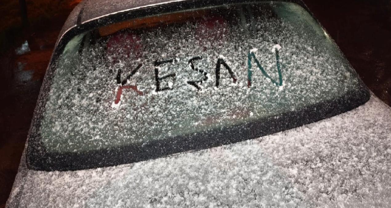 Buz gibi nisan! İstanbul’un yanı başında lapa lapa kar yağdı