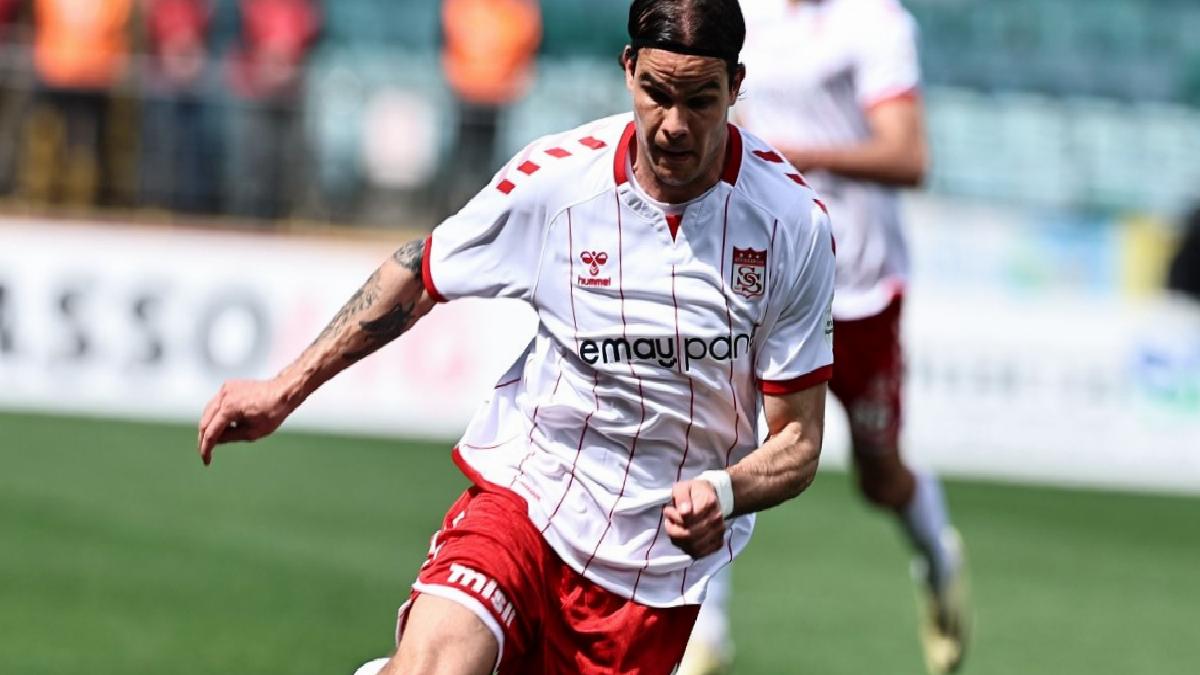 Charis Charisis, Sivasspor formasını 100. kez giydi